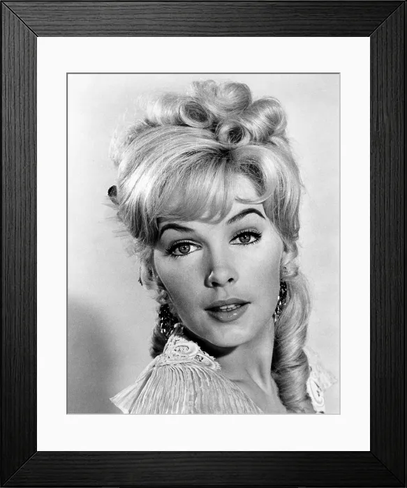Framed Print : ADVANCE TO THE REAR, Stella Stevens, 1964