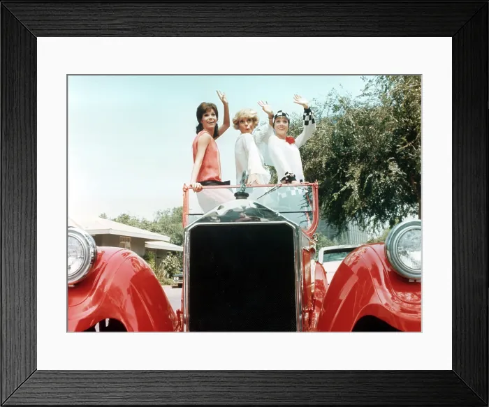 Framed Print : THOROUGHLY MODERN MILLIE, Mary Tyler Moore, Carol Channing, Julie Andrews, 1967 Framed Print : THOROUGHLY MODERN MILLIE, Mary Tyler Moore, Carol Channing, Julie Andrews, 1967