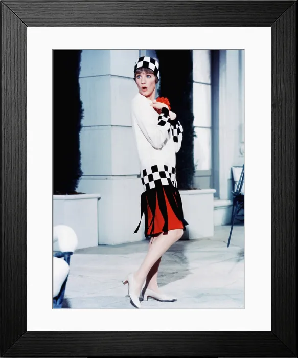 Framed Print : THOROUGHLY MODERN MILLIE, Julie Andrews, 1967 Framed Print : THOROUGHLY MODERN MILLIE, Julie Andrews, 1967