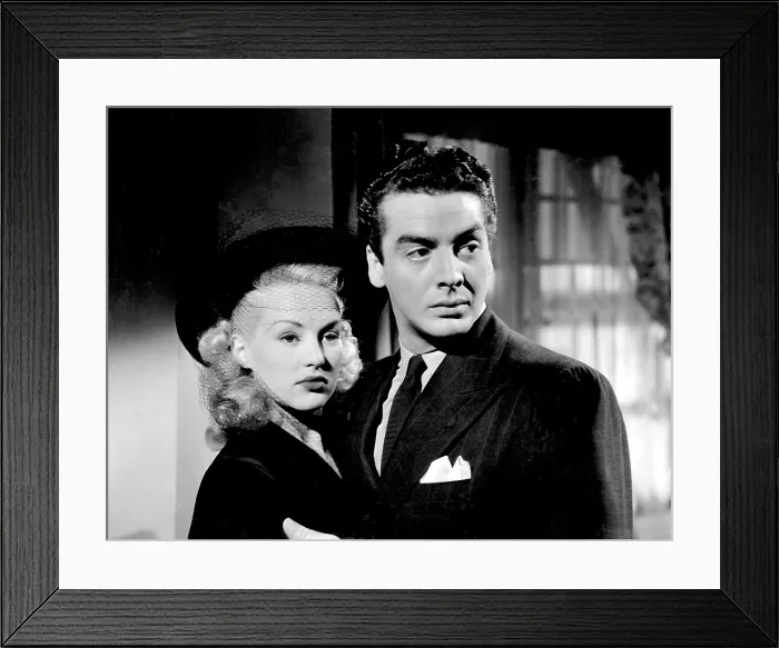 Framed Print : I WAKE UP SCREAMING, Betty Grable, Victor Mature, 1941. TM and Copyright 20th Century Fox Film Corp. All rights reserved. Courtesy: Everett Collection