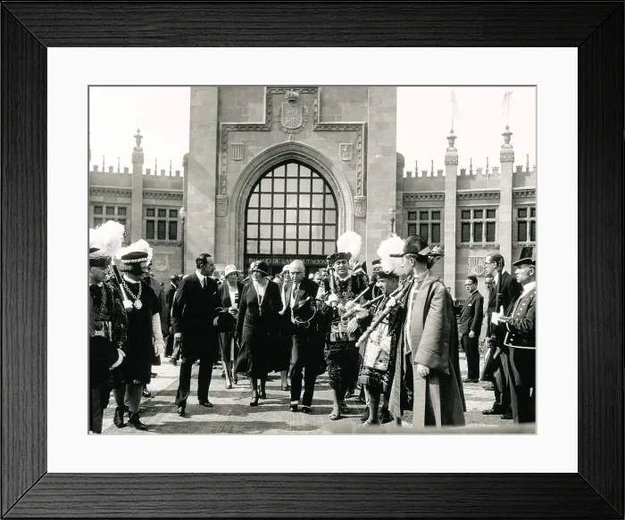 Framed Print : Spain. Primo de Rivera's dictatorship. King Alfonso XIII and queen Victoria Eugenia in the inauguration of Barcelona Wolrd Exhibition (June 1929) Framed Print : Spain. Primo de Rivera's dictatorship. King Alfonso XIII and queen Victoria Eugenia in the inauguration of Barcelona Wolrd Exhibition (June 1929)