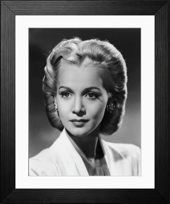 Framed Print : I WAKE UP SCREAMING, Carole Landis, 1941, TM and copyright 20th Century Fox Film Corp. All rights reserved  /  Courtesy: Everett Collection