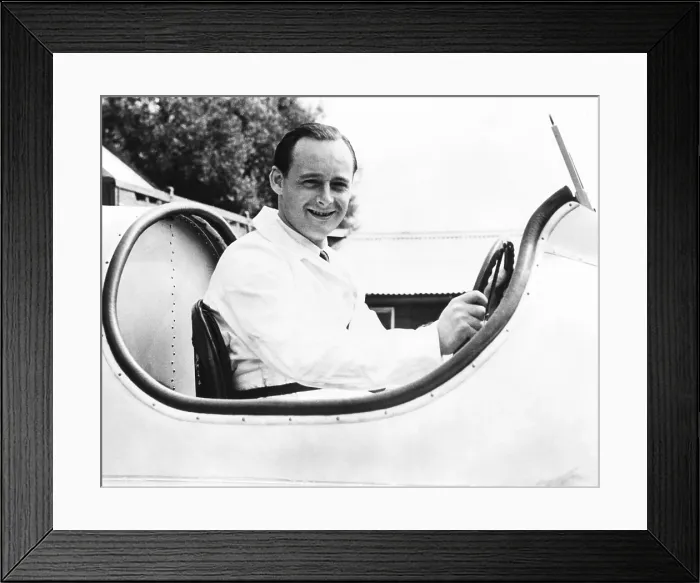 Framed Print : Donald Campbell, son of racing great Sir Malcolm Campbell, in his father's speedboat