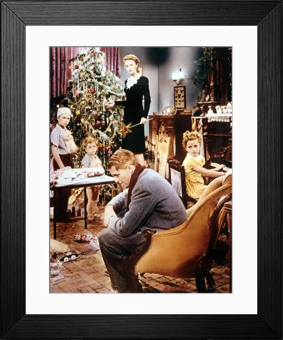 Framed Print : IT'S A WONDERFUL LIFE, Larry Simms, Jimmy Hawkins, Donna Reed, Karolyn Grimes, James Stewart, 1946 Framed Print : IT'S A WONDERFUL LIFE, Larry Simms, Jimmy Hawkins, Donna Reed, Karolyn Grimes, James Stewart, 1946
