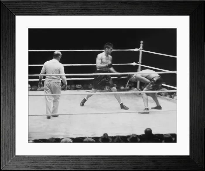 Framed Print : Jack Dempsey's famous crouching attack in the fourth round of his bout against Gene Tunney. Sept. 23, 1926. Tunney won the boxing match by a ten round unanimous decision