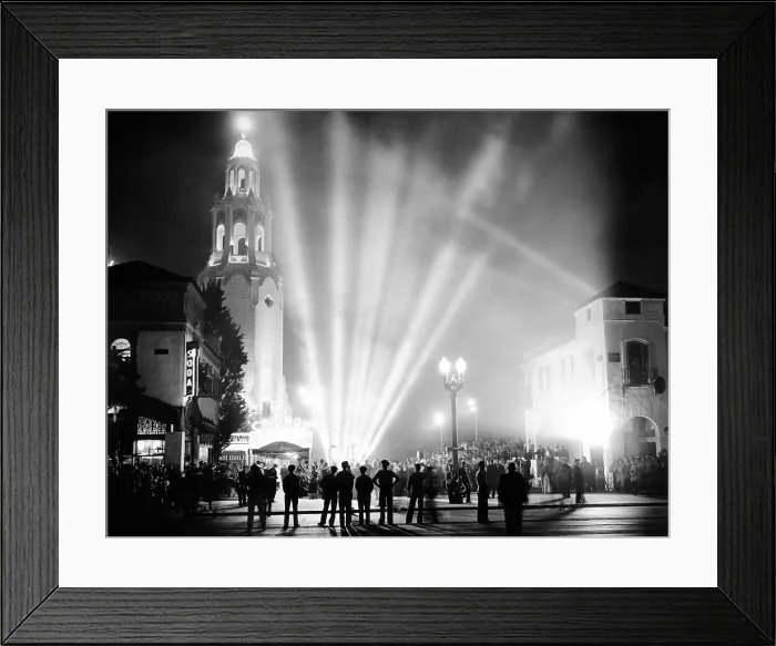 Framed Print : Carthay Circle Theatre during a dramatically lit Hollywood Premier. It was one of the most famous movie palaces of Hollywood's Golden Age Framed Print : Carthay Circle Theatre during a dramatically lit Hollywood Premier. It was one of the most famous movie palaces of Hollywood's Golden Age