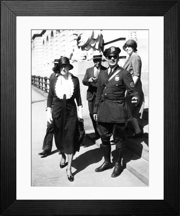 Framed Print : Mrs. Evelyn Menken, New York Socialite, leaving police headquarters. June 16, 1931. Three thieves broke into her home, bound and gagged her and stole $200, 000 in valuable jewelry Framed Print : Mrs. Evelyn Menken, New York Socialite, leaving police headquarters. June 16, 1931. Three thieves broke into her home, bound and gagged her and stole $200, 000 in valuable jewelry