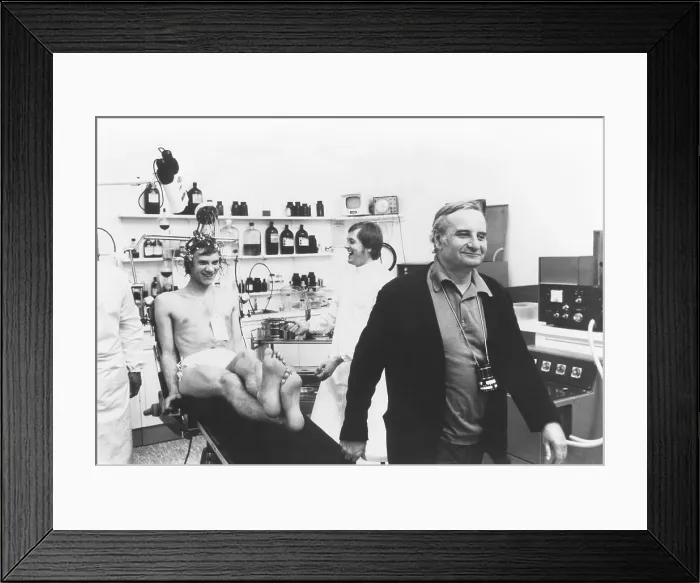 Framed Print : Malcolm McDowell and Director Lindsay Anderson during the filming of O LUCKY MAN! 1973. (CSU_2015_11_1199) Framed Print : Malcolm McDowell and Director Lindsay Anderson during the filming of O LUCKY MAN! 1973. (CSU_2015_11_1199)