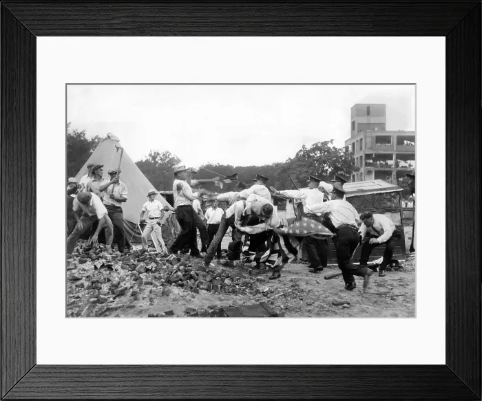 Framed Print : Bonus Army Veterans battle with Washington DC police. Police were ordered to evict the men but required help from the Army to complete the operation. July 28, 1932