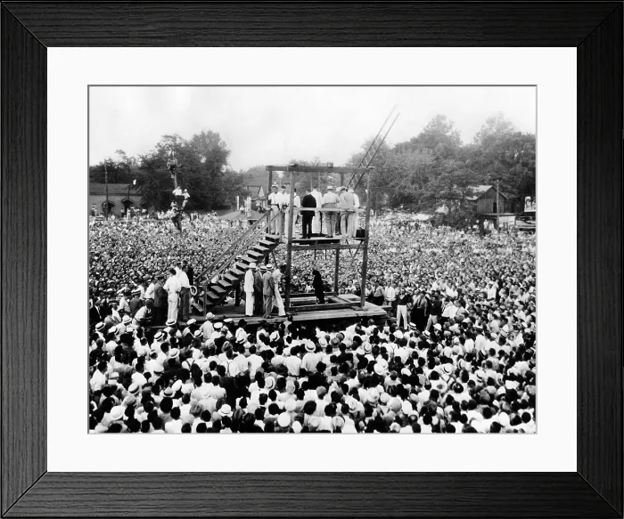 Framed Print : Thousands witness the public hanging of African American, Rainey Bertha, age 22. It was the last public hanging in the United States. Owensboro, Kentucky. Aug. 14, 1936