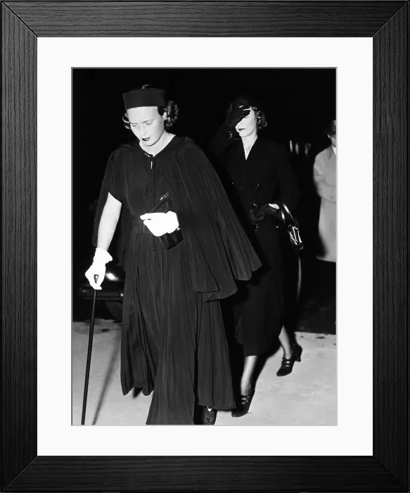 Framed Print : Mrs. Paul Mellon (left) and Ailsa Mellon Bruce board the funeral train of Andrew Mellon