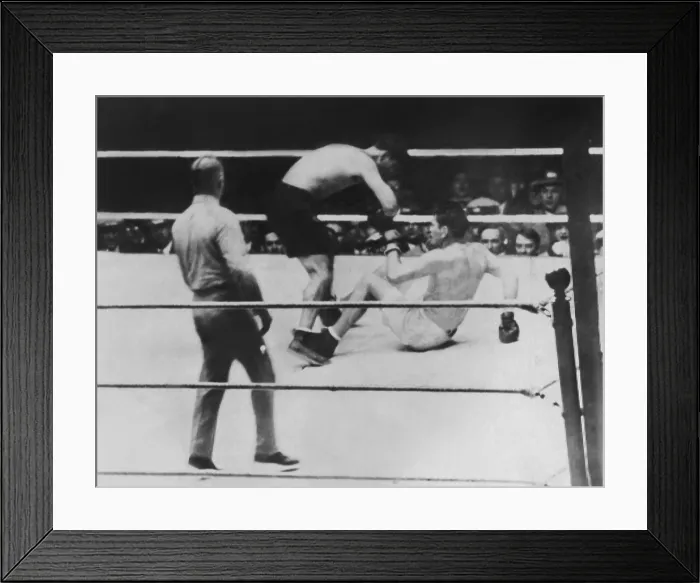 Framed Print : Long Count Fight, the Gene Tunney-Jack Dempsey boxing match of Sept. 22, 1927. Tunney downed by Dempsey in the 7th round