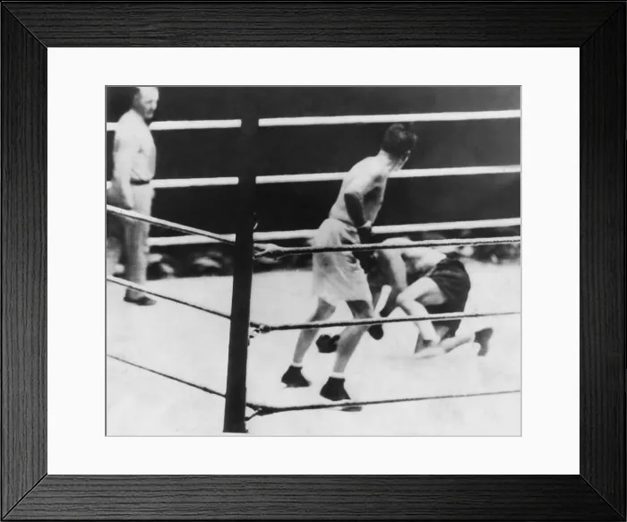 Framed Print : Long Count Fight, the Gene Tunney-Jack Dempsey boxing match of Sept. 22, 1927. Tunney knocked Dempsey down in the 8th round, but got up immediately. - (CSU_2015_5_148) Framed Print : Long Count Fight, the Gene Tunney-Jack Dempsey boxing match of Sept. 22, 1927. Tunney knocked Dempsey down in the 8th round, but got up immediately. - (CSU_2015_5_148)