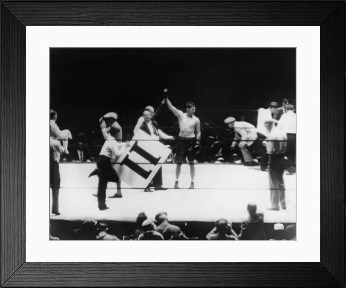 Framed Print : Gene Tunney defeats Tom Heeney of New Zealand by a technical knockout. The fight was stopped by the referee in the 11th round Framed Print : Gene Tunney defeats Tom Heeney of New Zealand by a technical knockout. The fight was stopped by the referee in the 11th round