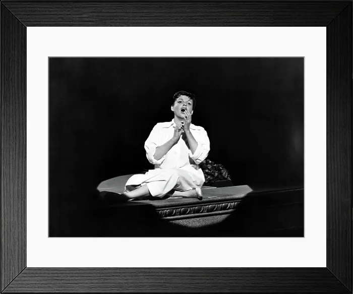 Framed Print : A STAR IS BORN, Judy Garland, 1954