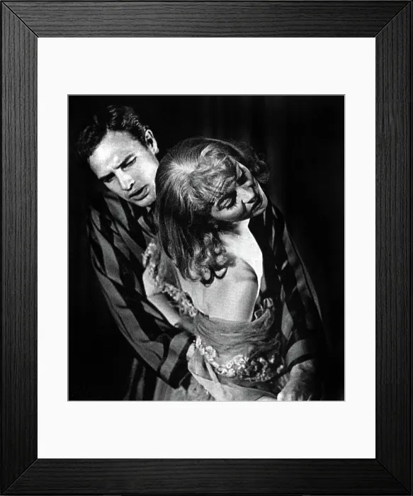 Framed Print : A STREETCAR NAMED DESIRE, Marlon Brando, Vivien Leigh, 1951