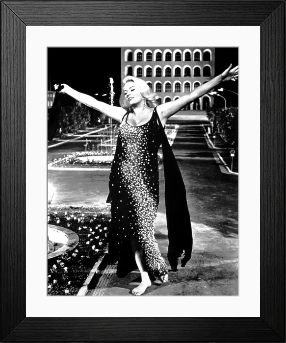Framed Print : BOCCACCIO 70, Anita Ekberg, 1962 Framed Print : BOCCACCIO 70, Anita Ekberg, 1962