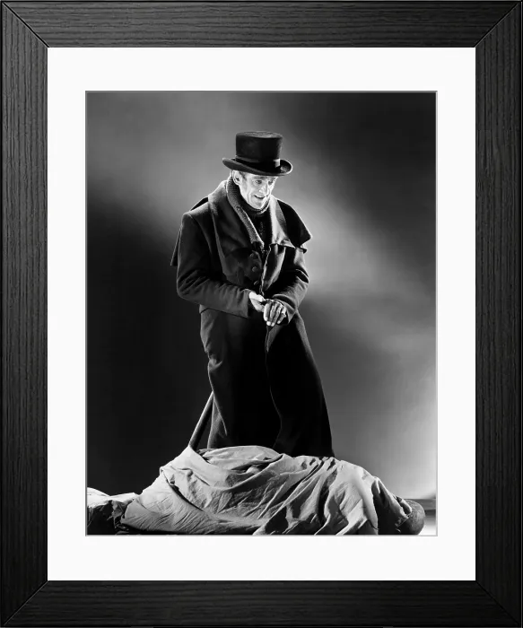 Framed Print : THE BODY SNATCHER, Boris Karloff, 1945, body snatching