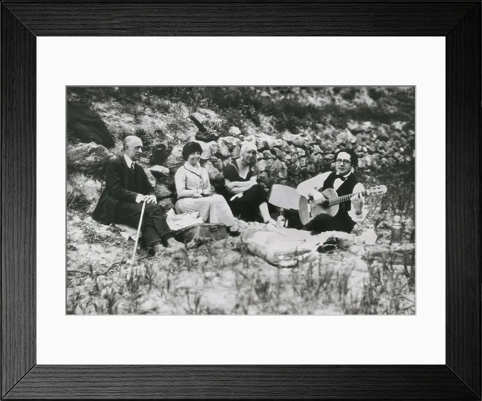Framed Print : Manuel de Falla (left), his sister Mara del Carmen, Emilia Llanos and Andrs Segovia during an excursion on the outskirts of Granada. SPAIN. Granada. Manuel de Falla Archive Framed Print : Manuel de Falla (left), his sister Mara del Carmen, Emilia Llanos and Andrs Segovia during an excursion on the outskirts of Granada. SPAIN. Granada. Manuel de Falla Archive