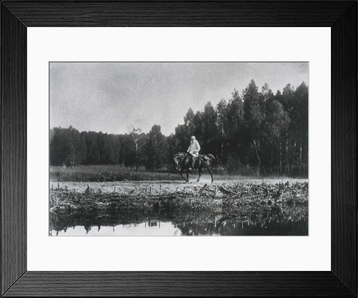 Framed Print : TOLSTOY, Lev Nikolayevich, Leo (1828-1910). Portrait of Leo Tolstoy riding a horse along the surroundings of his house in 1909. RUSSIA. TULA. Ysnaia Poliana. Tolstoy House Museum