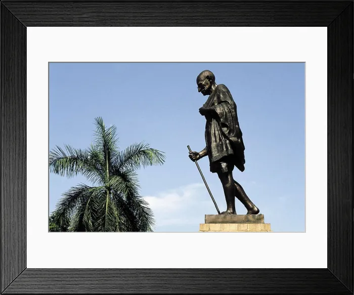 Framed Print : GANDHI, Mohandas Karamchand, called Mahatma (1869-1948). Statue of Gandhi. Sculpture on bronze. INDIA. MAHARASHTRA. Bombay. AISA / Everett Collection**US SALES ONLY** Framed Print : GANDHI, Mohandas Karamchand, called Mahatma (1869-1948). Statue of Gandhi. Sculpture on bronze. INDIA. MAHARASHTRA. Bombay. AISA / Everett Collection**US SALES ONLY**
