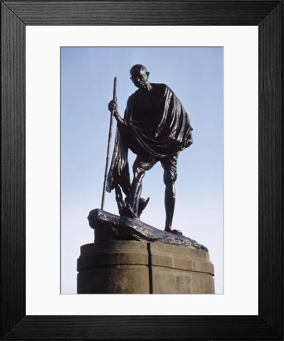 Framed Print : GANDHI, Mohandas Karamchand, called Mahatma (1869-1948). Statue of Gandhi. Sculpture on bronze. INDIA. WEST BENGAL. Calcutta. AISA / Everett Collection**US SALES ONLY** Framed Print : GANDHI, Mohandas Karamchand, called Mahatma (1869-1948). Statue of Gandhi. Sculpture on bronze. INDIA. WEST BENGAL. Calcutta. AISA / Everett Collection**US SALES ONLY**