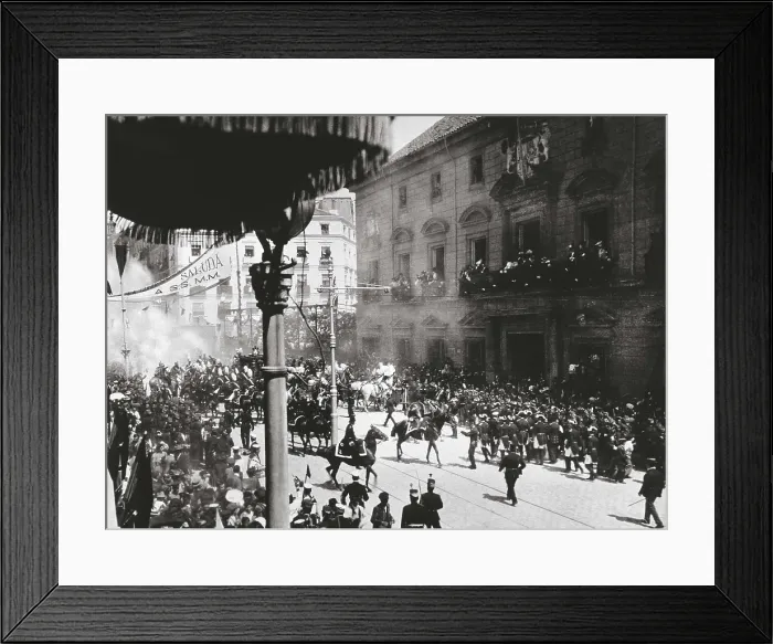 Framed Print : Spain (1906). Attack against Alfonso XIII and Victoria Eugenia on their wedding day