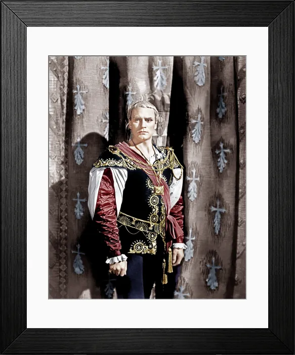 Framed Print : HAMLET, Laurence Olivier, 1948 Framed Print : HAMLET, Laurence Olivier, 1948