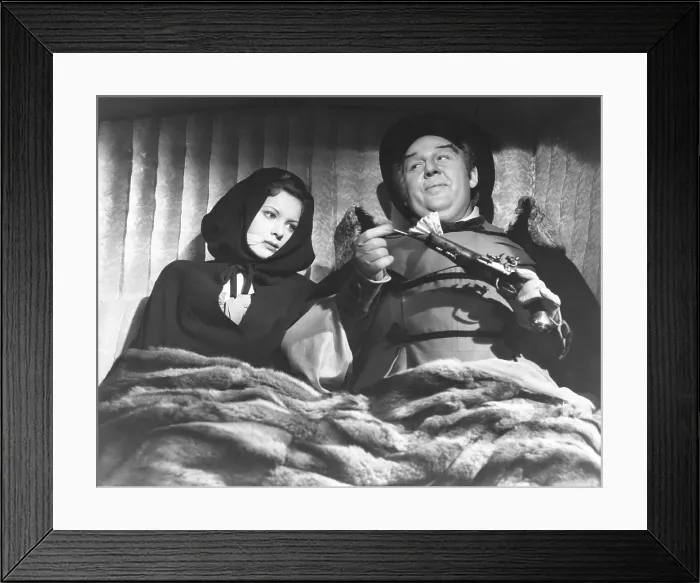 Framed Print : JAMAICA INN, Maureen O'Hara, Charles Laughton, 1939 Framed Print : JAMAICA INN, Maureen O'Hara, Charles Laughton, 1939