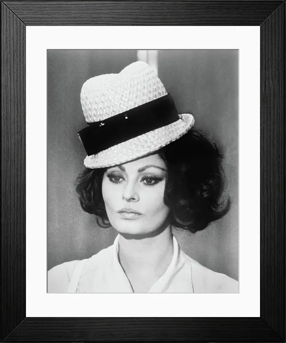 Framed Print : A COUNTESS FROM HONG KONG, Sophia Loren, 1967