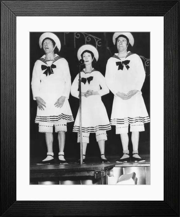 Framed Print : Danny Kaye (left), Vivien Leigh and Laurence Olivier, at a benefit for late Sid Field's family