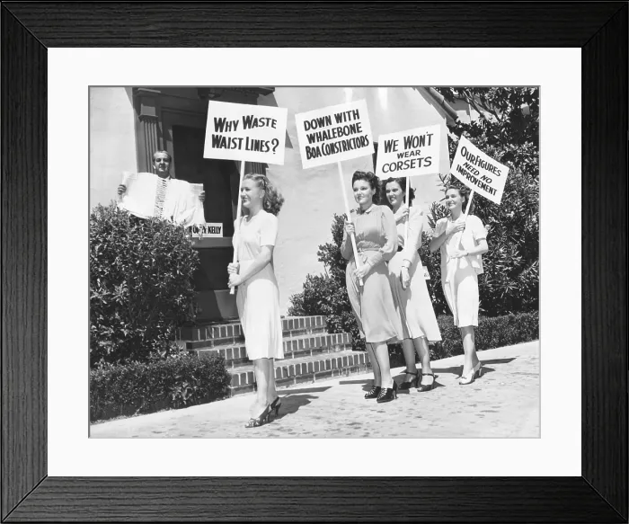 Framed Print : The Lane Sisters with Gail Page protest famous Hollywood costume designer, Orry-Kelly. Aug. 28, 1939