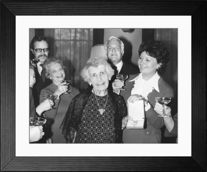 Framed Print : Anna Freud, was presented the Grand Decoration of Honor in Gold for her services to Austria. Dec. 24, 1975