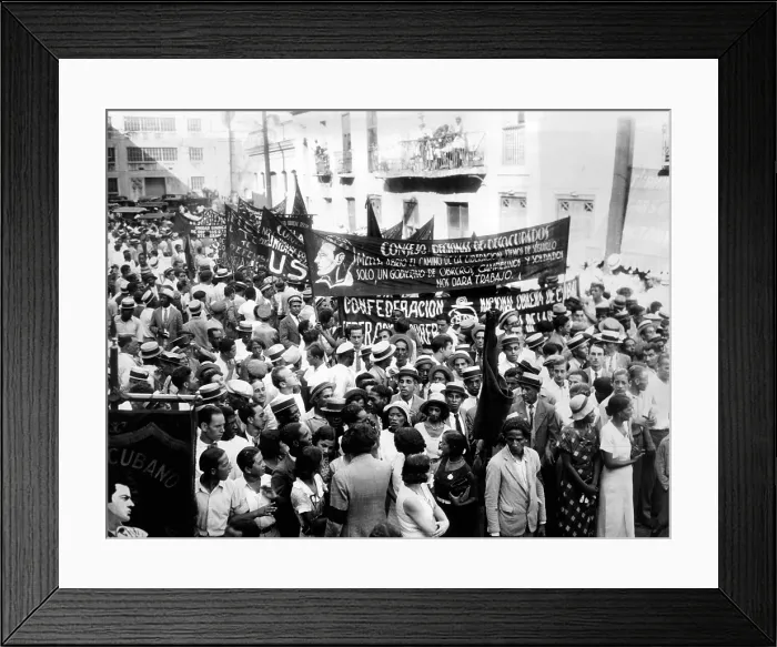 Framed Print : Cubans wait for the body of martyred Julio Antonio Mella, founder of the Cuban Communist Party