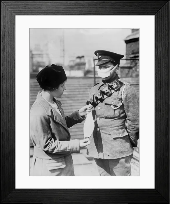 Framed Print : World War I, respirator for British soldiers, circa 1914-1918