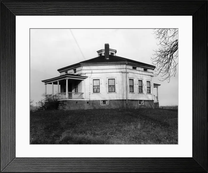Framed Print : Octagonal house used for the Underground Railroad in New Lyme, Ohio. Photo taken in 1934. Courtesy: CSU Archives / Everett Collection Framed Print : Octagonal house used for the Underground Railroad in New Lyme, Ohio. Photo taken in 1934. Courtesy: CSU Archives / Everett Collection