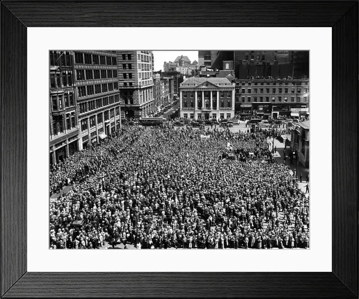 Framed Print : Socialists at their May Day celebration in Union Square, New York, 1933. Courtesy: CSU Archives / Everett Collection Framed Print : Socialists at their May Day celebration in Union Square, New York, 1933. Courtesy: CSU Archives / Everett Collection