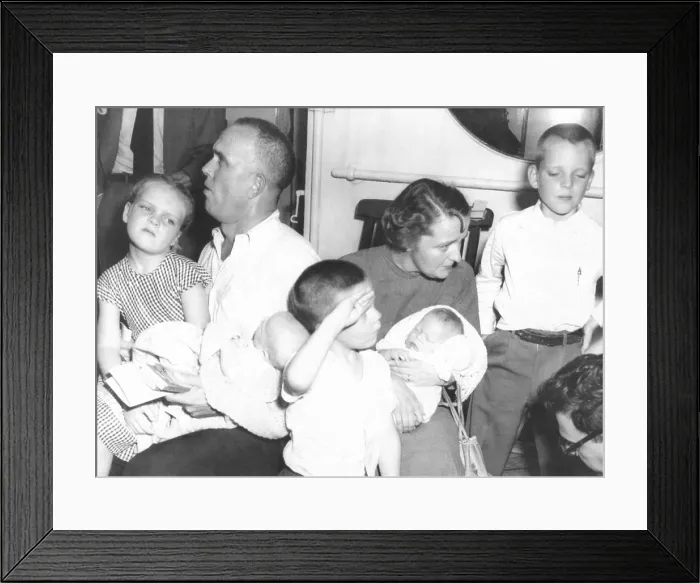 Framed Print : Survivors of the ill-fated Italian liner Andrea Doria, July 26, 1956. Mr. and Mrs. Ellis Hill, of Detroit, Michigan pose with their five children aboard the Ilda France Framed Print : Survivors of the ill-fated Italian liner Andrea Doria, July 26, 1956. Mr. and Mrs. Ellis Hill, of Detroit, Michigan pose with their five children aboard the Ilda France