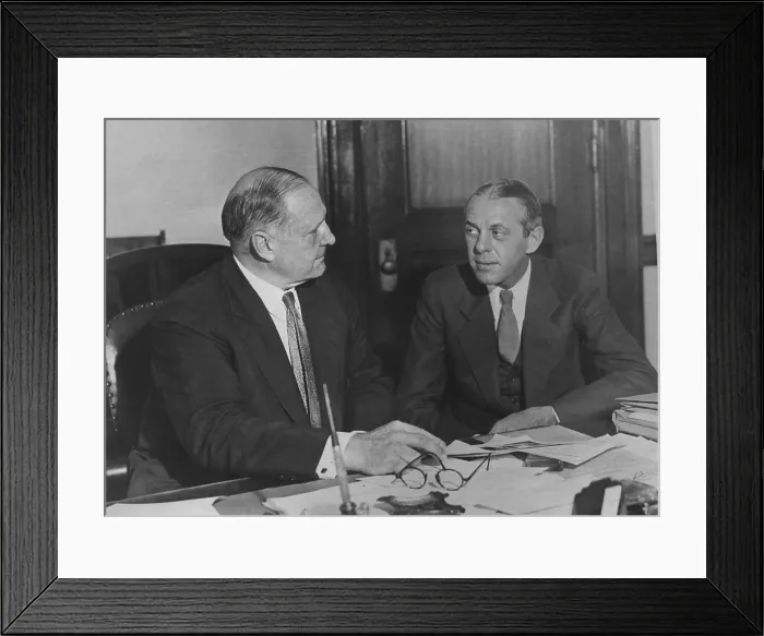 Framed Print : William Hamm, Jr. confers with U.S. District Attorney, L.I. Drill, before his Grand Jury testimony. The St