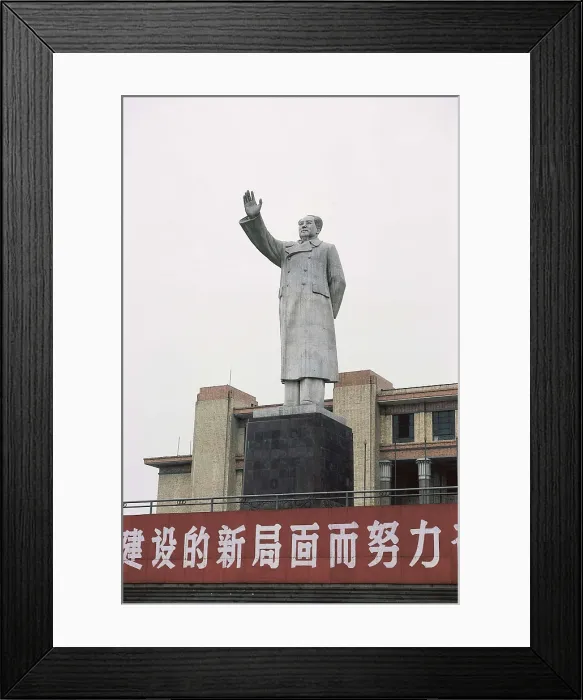 Framed Print : Mao Zedong or Mao Tse-tung (1893-1976). Statue of Mao in Cheng Du. Sculpture on rock. CHINA. SOUTH WEST. Cheng-tu. AISA / Everett Collection**US SALES ONLY**