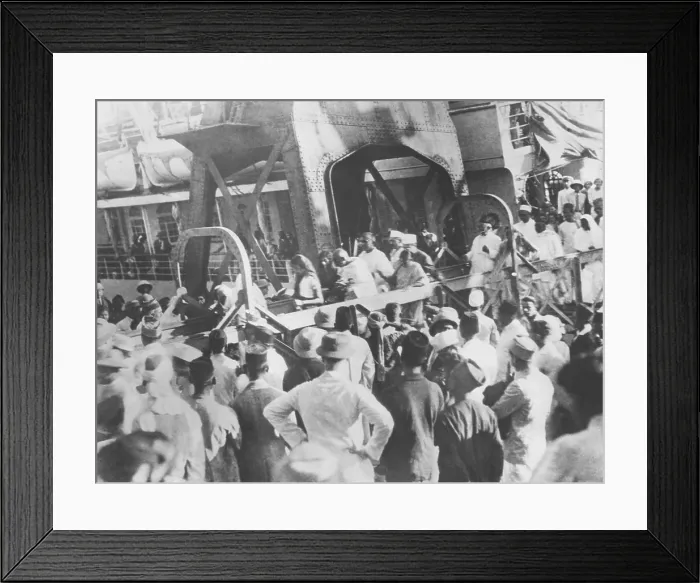Framed Print : Mahatma Gandhi walking down the gangway arriving at Bombay, India, met by cheering thousands