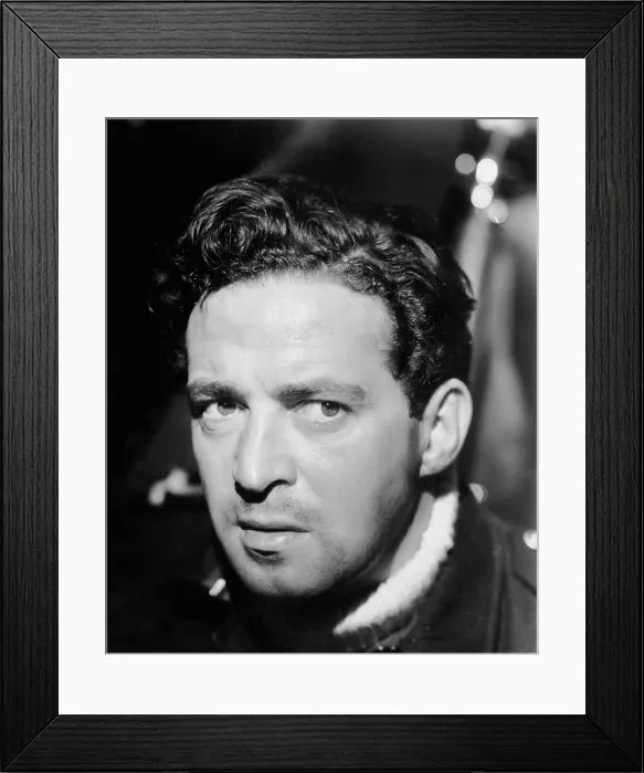 Framed Print : ABOVE US THE WAVES, John Gregson, 1955 Framed Print : ABOVE US THE WAVES, John Gregson, 1955