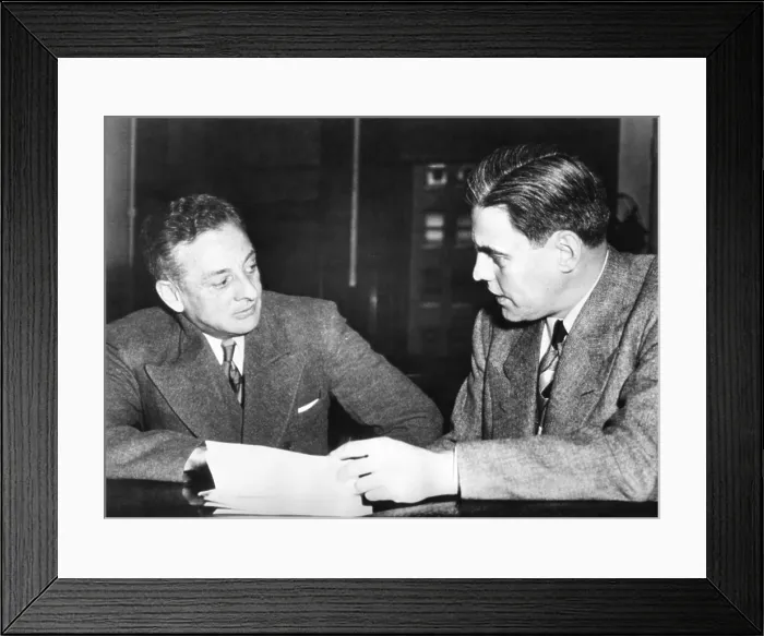 Framed Print : Roger Touley, confers with his attorney Robert Johnstone. May 23, 1949. Touley claims he was railroaded to prison by John Factor, the Capone mob, and the US government