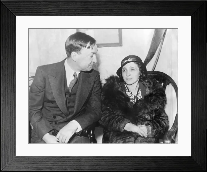 Framed Print : Clara Morgan Touhy, wife of gang leader, Roger Touly, with her husband's defense attorney. Nov. 21, 1933, Federal court, St. Paul, Minnesota