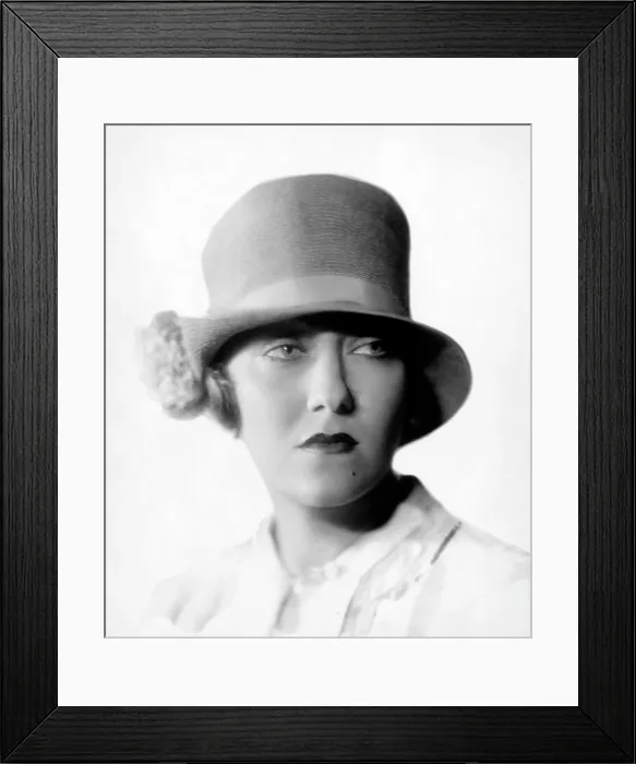 Framed Print : Gloria Swanson, 1927