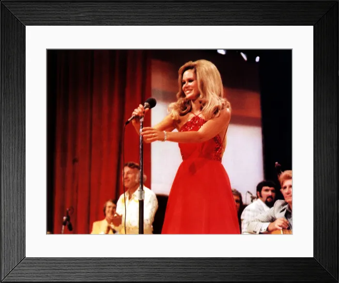 Framed Print : NASHVILLE, Karen Black, 1975