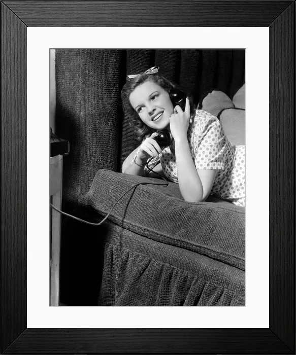 Framed Print : Judy Garland on the phone at her Bel-Air home, 1941 Framed Print : Judy Garland on the phone at her Bel-Air home, 1941