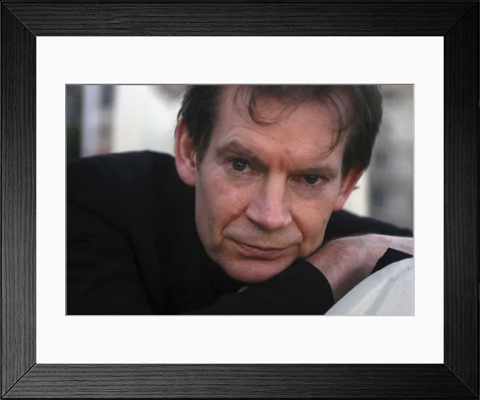 Framed Print : SWIFTGraham Colin (1949). Writer. 2004. Oscar Elias / AISA / Everett Collection (184204)**US SALES ONLY** Framed Print : SWIFTGraham Colin (1949). Writer. 2004. Oscar Elias / AISA / Everett Collection (184204)**US SALES ONLY**