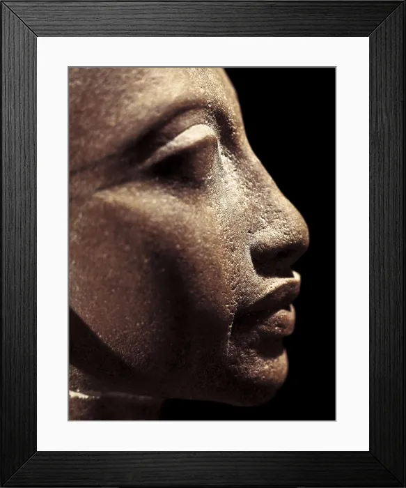 Framed Print : Portrait bust of a daughter of King Akhenaten. 1353 BC. Bust of one of the daughters of King Akhenaten. Egyptian art. New Kingdom. Sculpture on rock. EGYPT. Cairo