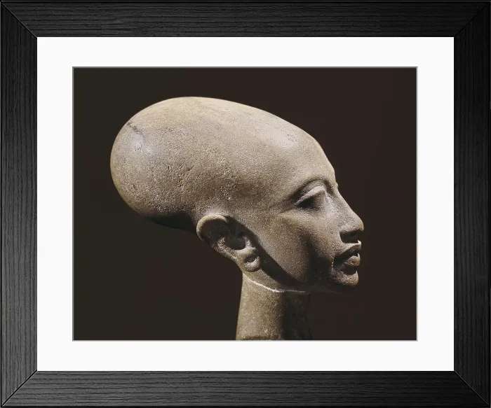 Framed Print : Portrait bust of a daughter of King Akhenaten. 1353 BC. Bust of one of the daughters of King Akhenaten. Egyptian art. New Kingdom. Sculpture on rock. EGYPT. Cairo